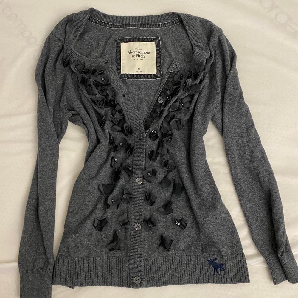 rare 2000s grey abercrombie & fitch cardigan with black ruffle flower detailing